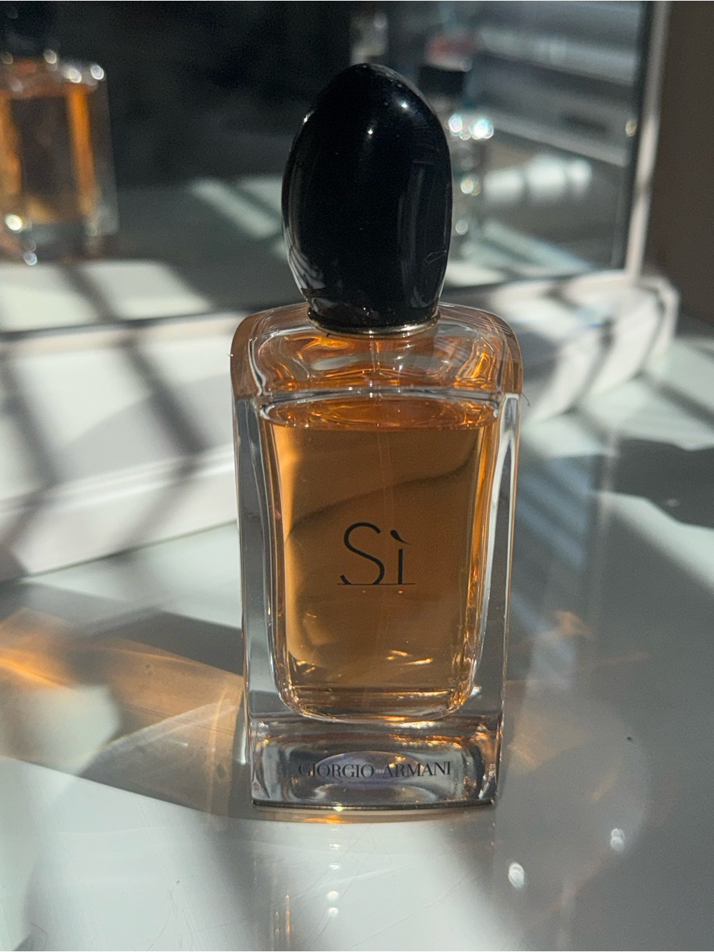 Giorgio Armani Sì Amber & Black Bottle
